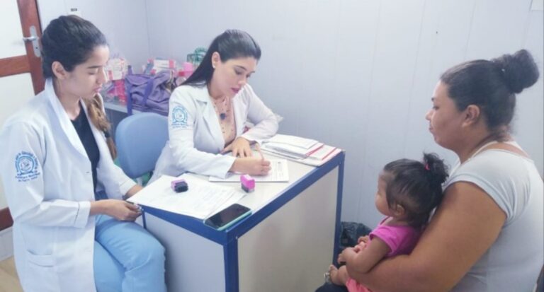 Moradores do distrito de Nazaré são atendidos pelo Barco Saúde da Prefeitura