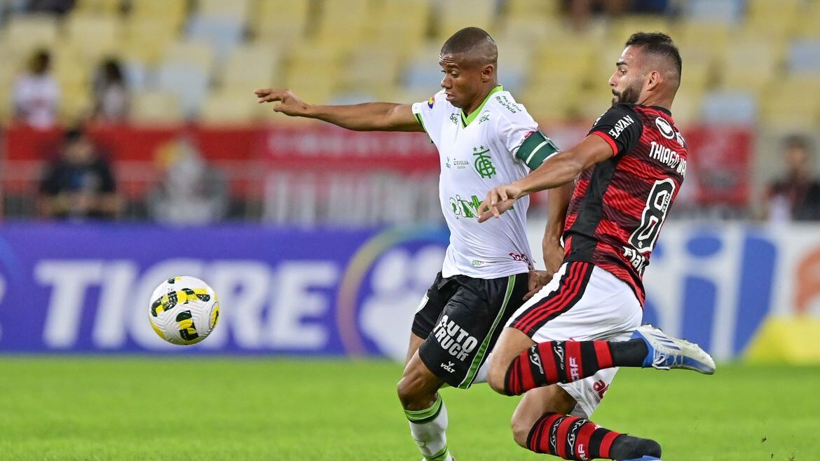 Flamengo recebe América-MG tentando se aproximar da liderança