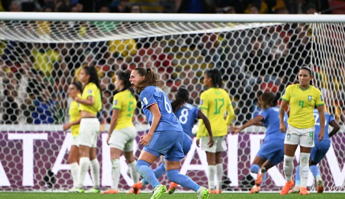 França vence Brasil e assume a ponta do grupo F do Mundial: 2 a 1
