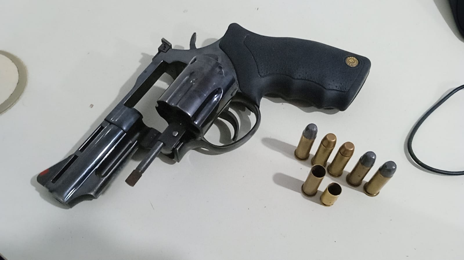 DENÚNCIA: Homem é preso com carro adulterado e revólver na zona leste - News Rondônia