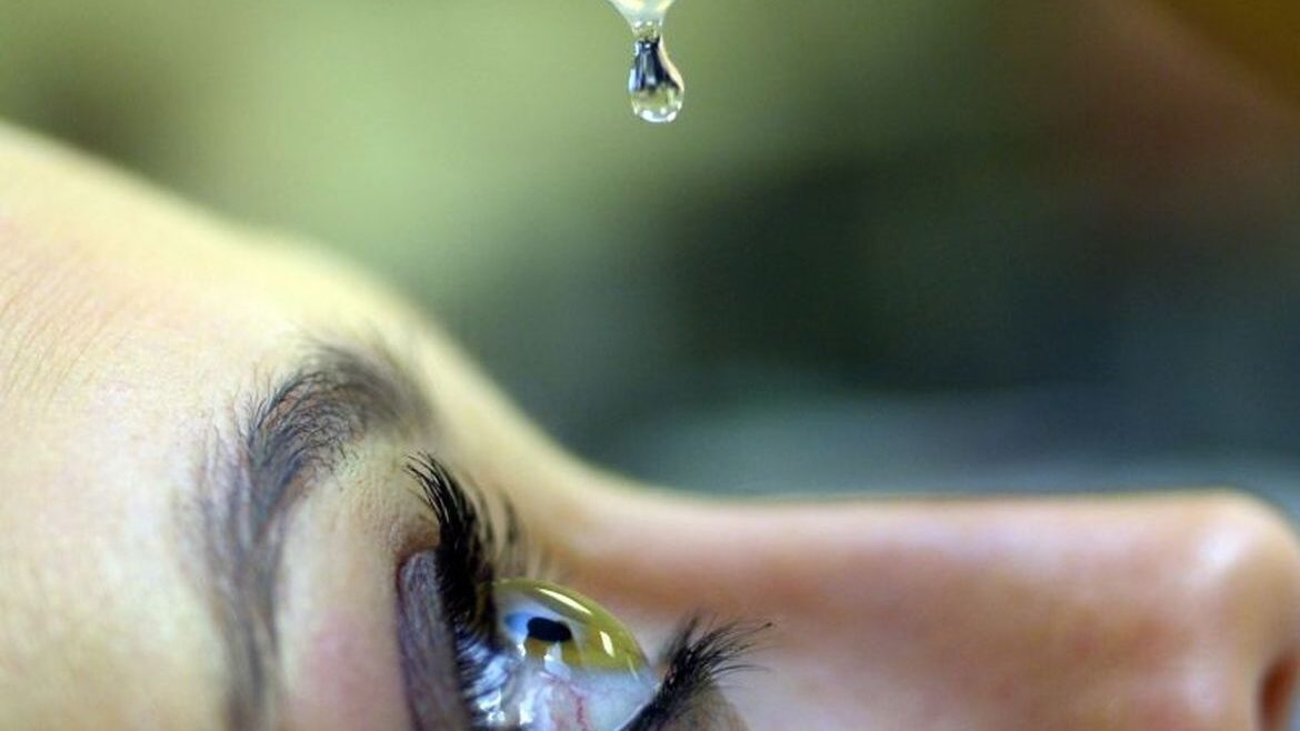 Julho turquesa conscientiza população sobre doença do olho seco