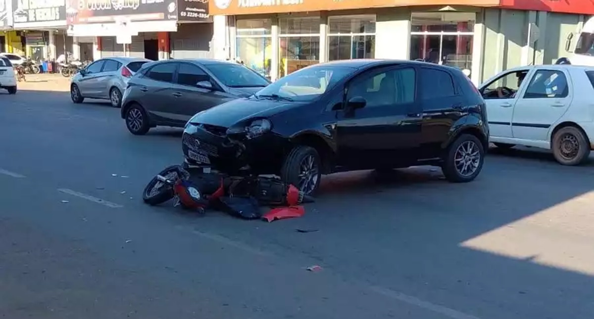 Motorista tenta fazer retorno e causa grave acidente com motociclista na Mamoré