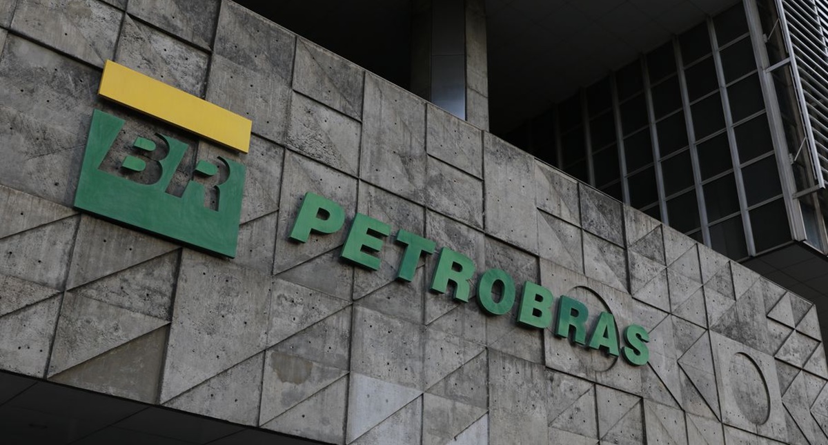 Petrobras bate recorde de produção de gasolina e diesel S10 em junho
