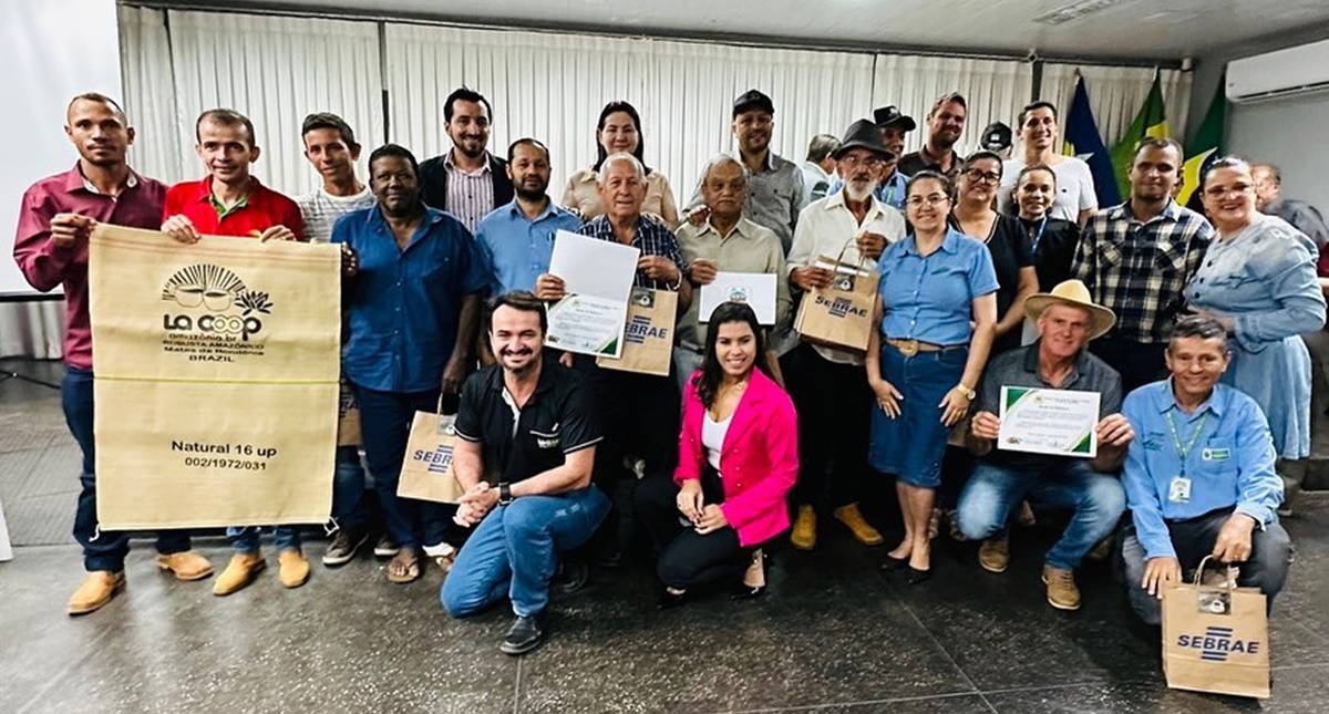 Sessão Solene de Moção de Aplausos é realizada na Câmara de Rolim de Moura para homenagear cafeicultores que foram premiados em concurso nacional e estadual