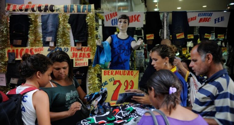 Comércio varejista tem queda de 1% em maio