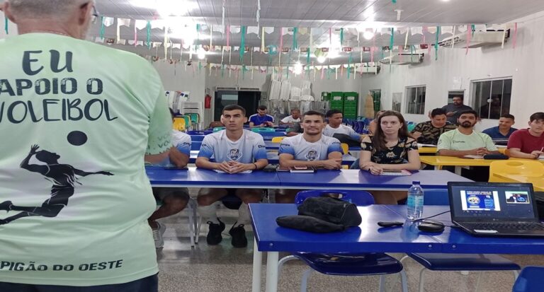 Curso de arbitragem em voleibol qualifica profissionais do esporte em Espigão do Oeste