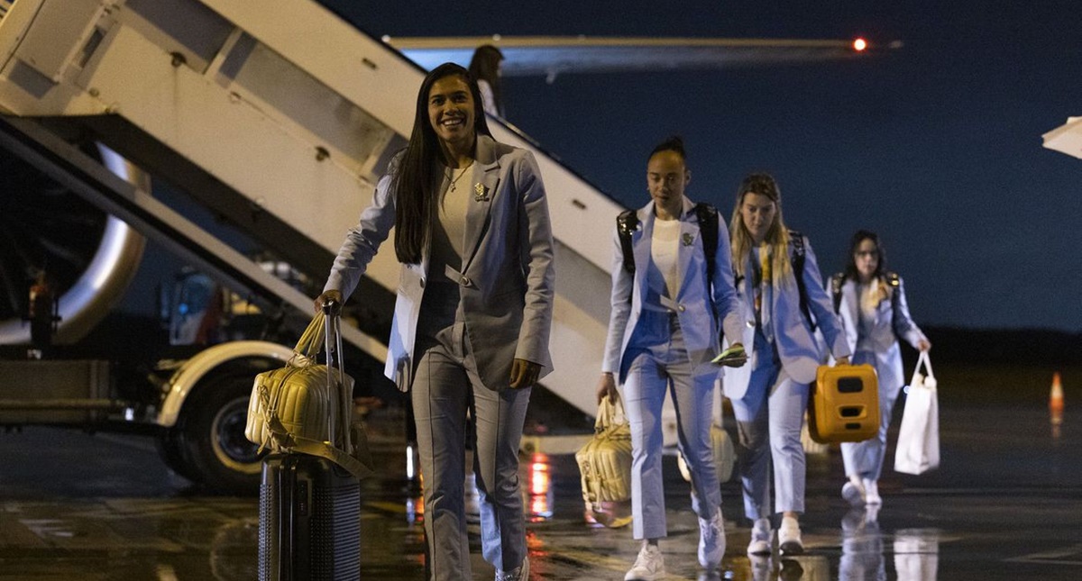 Seleção brasileira desembarca na Austrália para Copa do Mundo Feminina