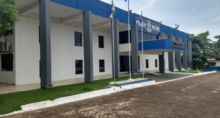 Secretário de Segurança é criticado por participar de operação usando roupa militar