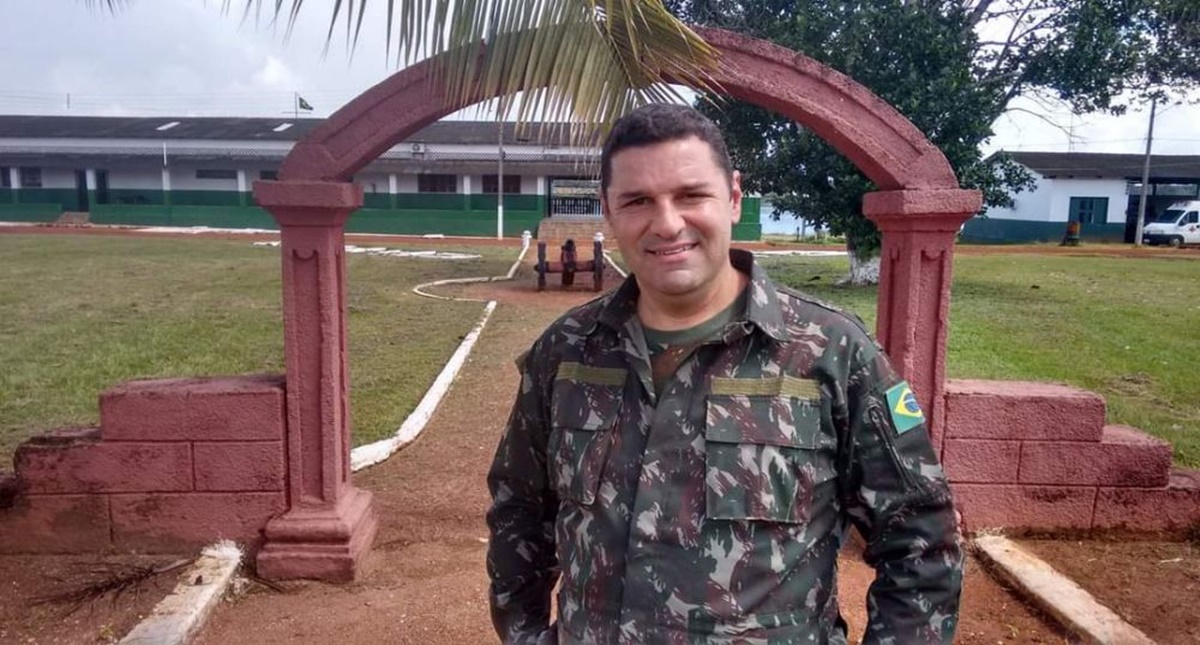 Secretário de Segurança é criticado por participar de operação usando roupa militar 