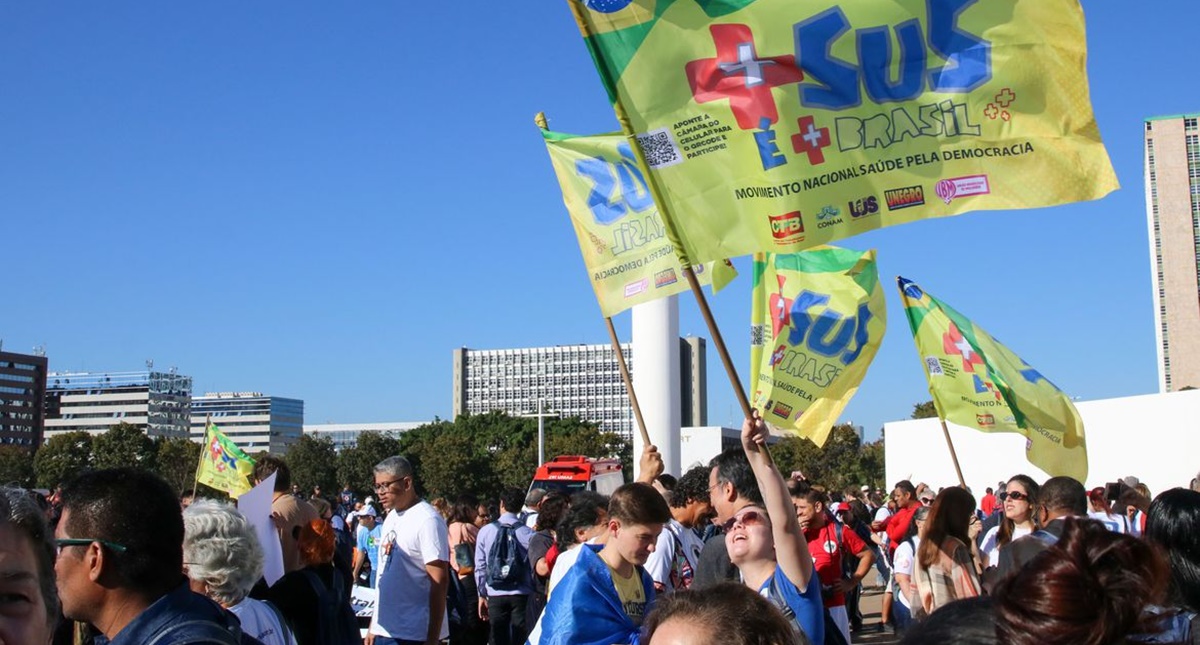 Ato em Brasília faz defesa do SUS, da vida e da democracia