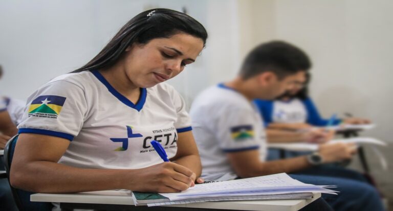 Enfermeiros, técnicos e auxiliares recebem certificados do Curso de Emergências Clínicas e Suporte Básico de Vida