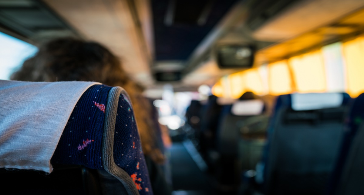 Aprovado projeto do Delegado Lucas para pais e crianças viajarem lado a lado em ônibus