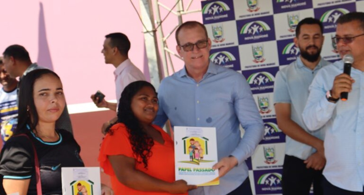 Moradores de Nova Mamoré recebem títulos definitivos do governo de Rondônia - News Rondônia Moradores de Nova Mamoré recebem títulos definitivos do governo de Rondônia