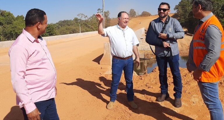 Deputado Pedro Fernandes visita nova ponte sobre o Rio Belém próximo a Machadinho do Oeste