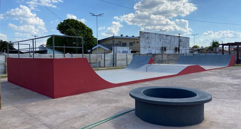 Vereador Edimilson Dourado acompanha andamento de obras de praça na zona sul