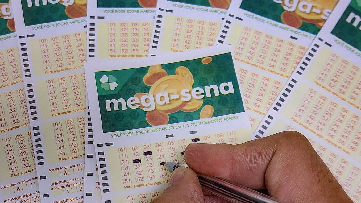 Ninguém acerta sorteio e prêmio da Mega-Sena acumula de novo