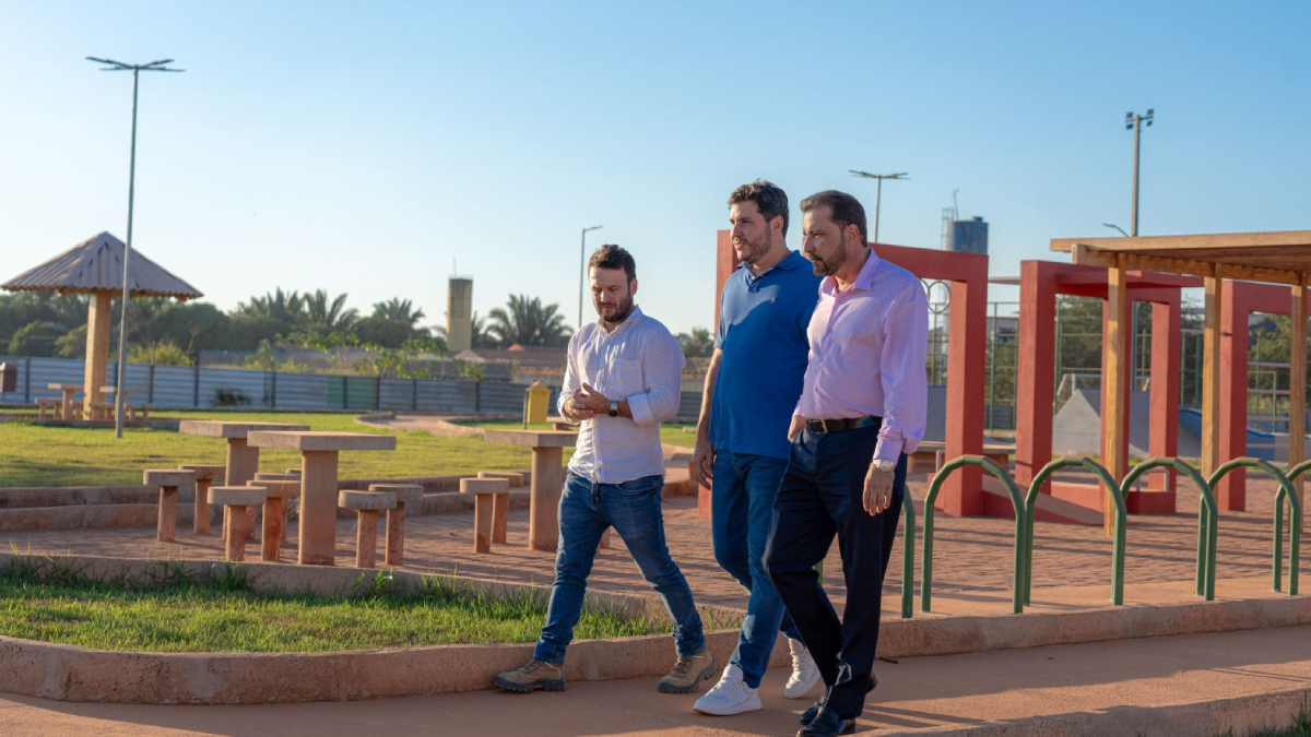 Prefeitura entrega Praça da Juventude aos moradores do bairro Mariana