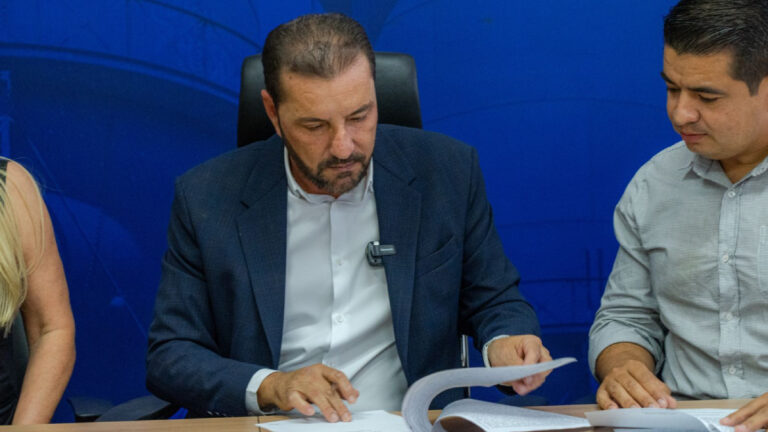 Prefeitura de Porto Velho entrega primeiras escrituras públicas do programa de regularização de igrejas e templos religiosos - News Rondônia