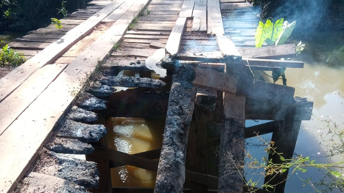 Cláudia de Jesus solicita recuperação de ponte danificada em São Felipe do Oeste