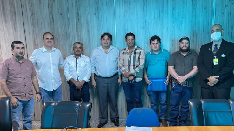 Deputado Alan Queiroz discute sobre a emissão de GTA com vereador Moisés de Paula no IDARON - News Rondônia