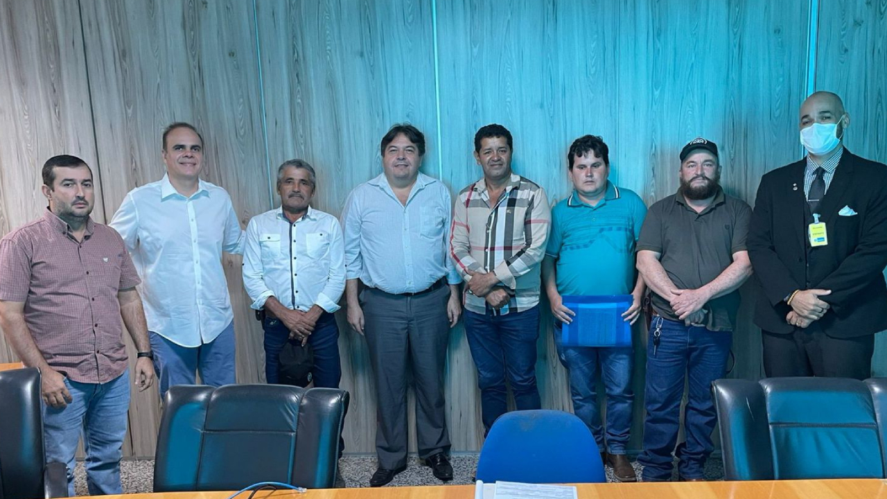 Deputado Alan Queiroz discute sobre a emissão de GTA com vereador Moisés de Paula no IDARON - News Rondônia