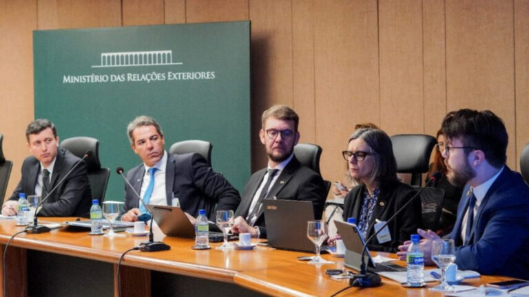 Ponte binacional reúne análises técnicas no Palácio do Itamaraty