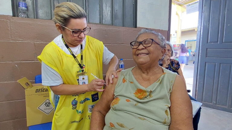 Atendimentos de saúde são oferecidos para a população durante o final de semana