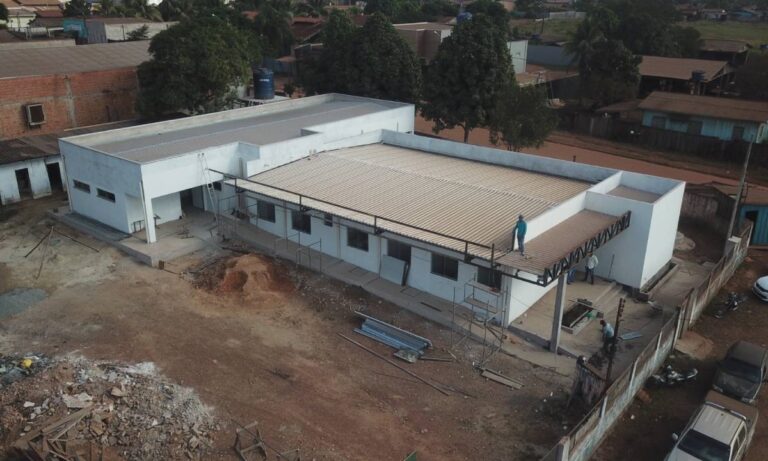 Hildon Chaves visita obra de Unidade de Saúde da Família em Vista Alegre do Abunã - News Rondônia