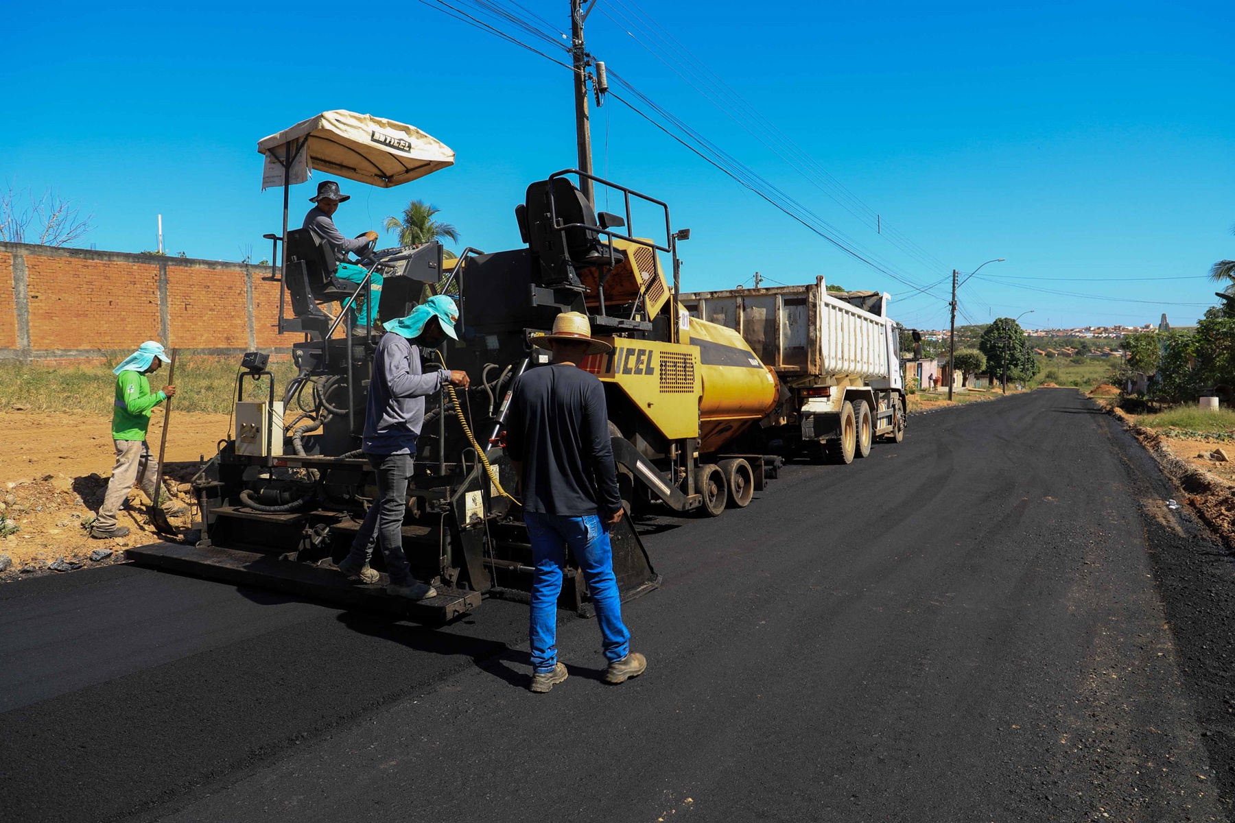 Prefeitura avança com obras de pavimentação de vias Semana começou com obras no bairro Jardim Presidencial