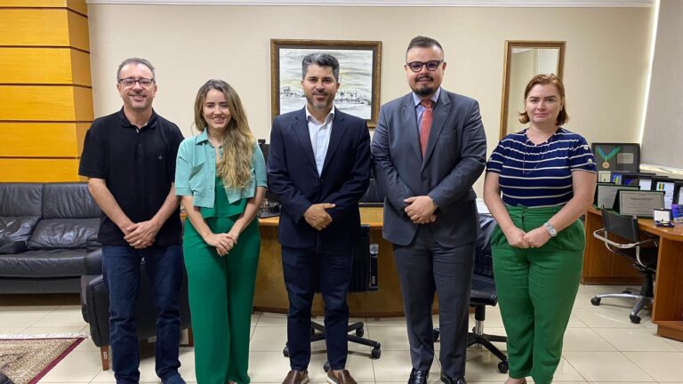 Presidente Márcio Nogueira recebe senador Marcos Rogério para tratar PEC da Reforma Tributária