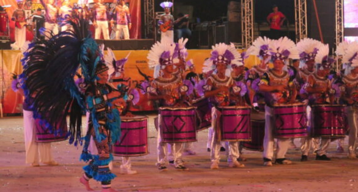 Bairro Vila Tupi em festa com o título de campeão do Boi-Bumbá Marronzinho no Arraial Flor do Maracujá