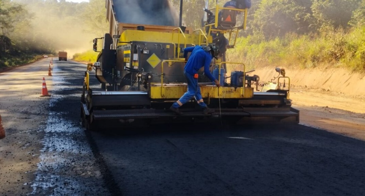 DER executa obras de pavimentação asfáltica no terceiro e quarto lotes da TransRondônia, no Cone Sul do Estado