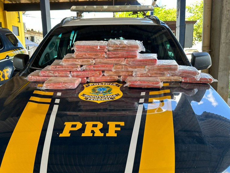 Em Ariquemes, PRF apreende cocaína em compartimento oculto do automóvel