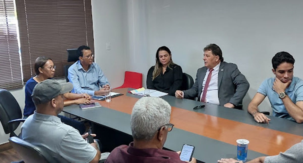 Cláudia de Jesus debate melhorias para trabalhadores de transporte por aplicativo