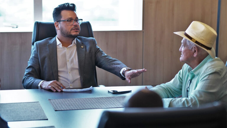 Deputado Marcelo Cruz destina recursos e equipamentos para Cacaulândia - News Rondônia