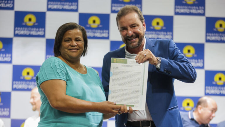 Prefeitura de Porto Velho entrega títulos de imóveis durante a Semana Nacional de Regularização Fundiária - News Rondônia