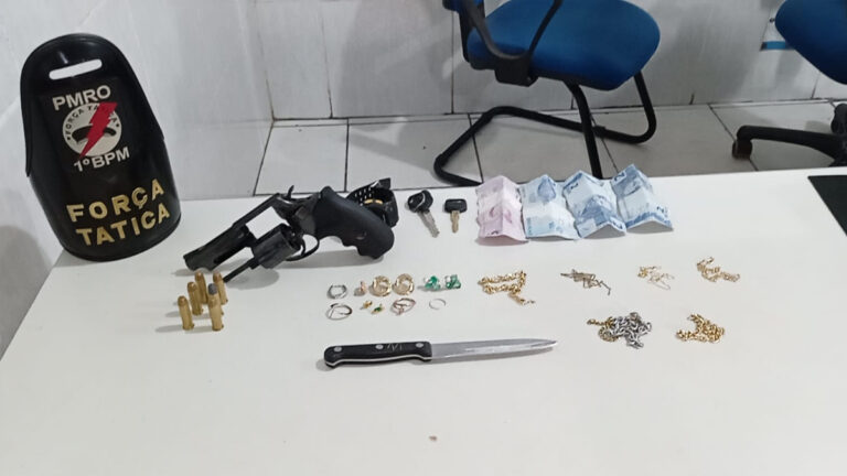 PM recupera motos roubadas e prende dupla com arma em casa usada como mocó - News Rondônia