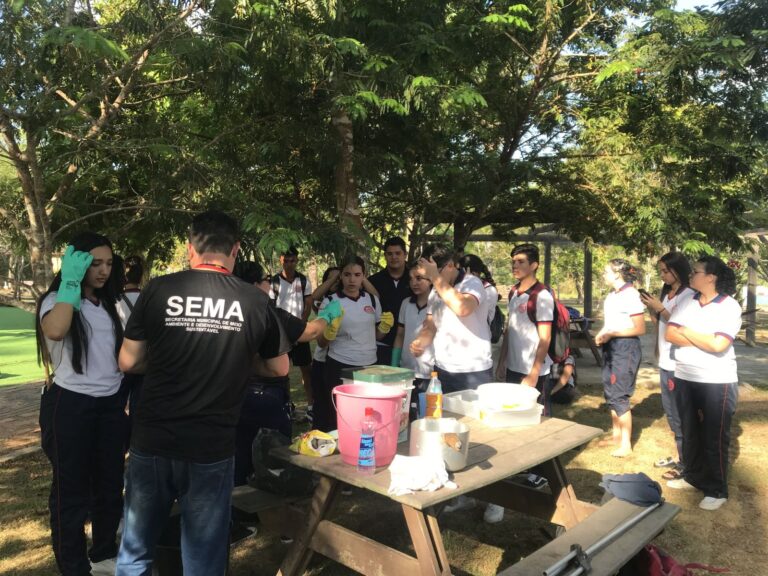 Alunos da Escola Murilo Braga participam de aula no Parque Natural - News Rondônia