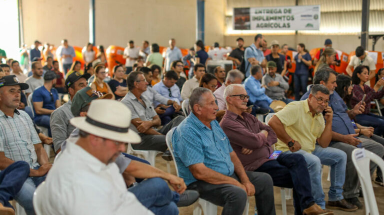 Governo de Rondônia entrega implementos agrícolas a 12 municípios do Estado - News Rondônia