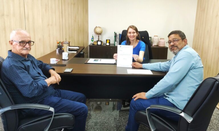 Lebrinha comemora investimento para iluminação da Vila Eldorado, em São Francisco do Guaporé - News Rondônia