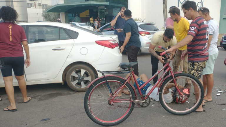 Carro avança preferencial e causa acidente grave com motociclista