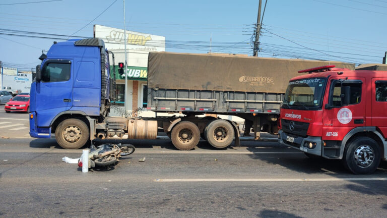 NA TRASEIRA: Motociclista ficar ferido após bater em viatura dos Bombeiros - News Rondônia