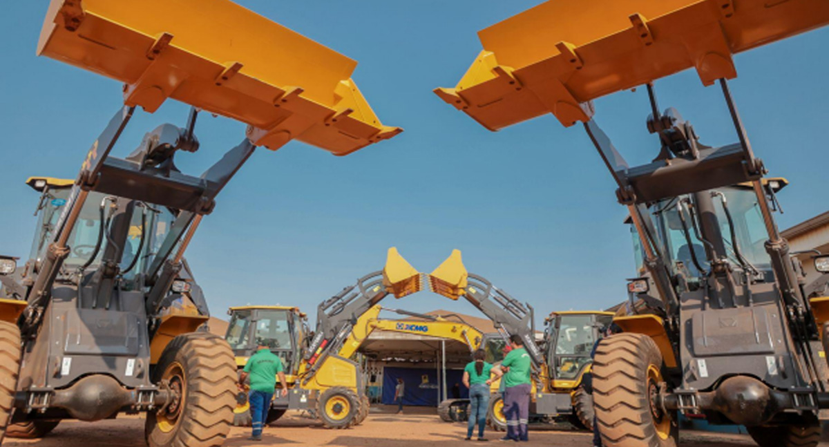 Valtinho Canuto parabeniza prefeitura de Porto Velho pela entrega de novo maquinário para a SEMAGRIC