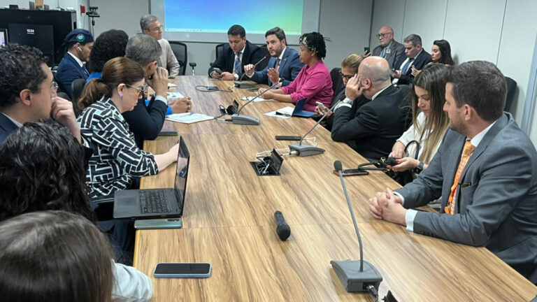 Deputada Sílvia Cristina solicita à Anac que garanta retorno dos voos em Rondônia - News Rondônia