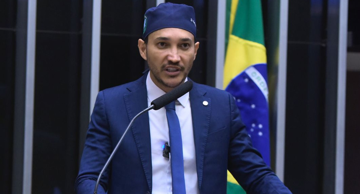 Deputado Federal Fernando Máximo apresenta proposta para incluir Libras no currículo acadêmico dos cursos da área da Saúde