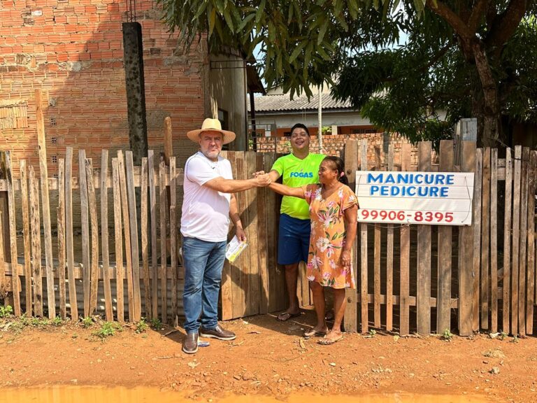 Vereador Everaldo Fogaça visita o bairro Três Marias e informa população da retomada do programa Tchau Poeira - News Rondônia