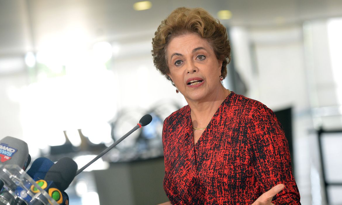 Por 10 votos a 0, STF rejeita recurso e mantém direitos políticos de Dilma