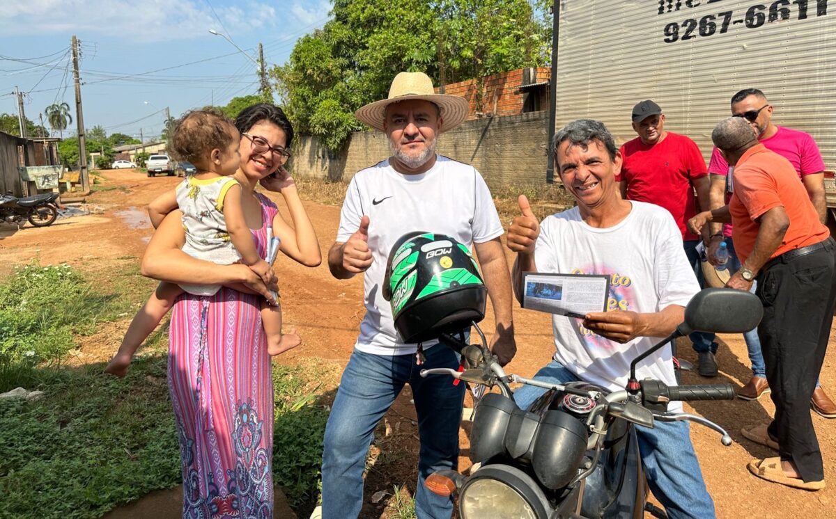 Vereador Everaldo Fogaça visita o bairro Três Marias e informa população da retomada do programa Tchau Poeira - News Rondônia
