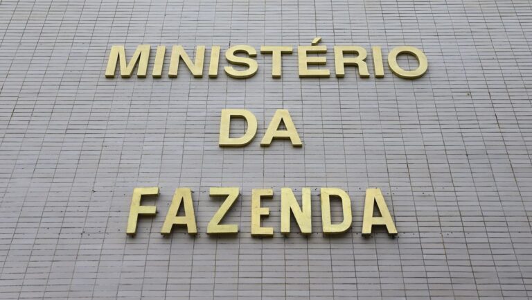 Alíquota-padrão do IVA ficará entre 25,45% e 27%, calcula Fazenda