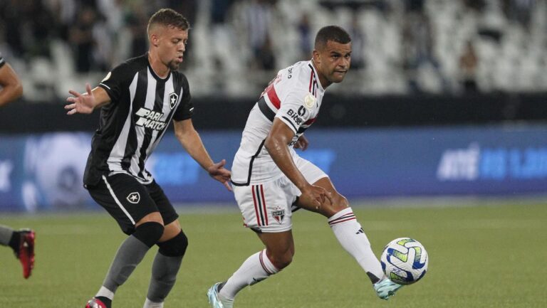 Brasileiro São Paulo tenta tirar pontos do líder Botafogo no Morumbi